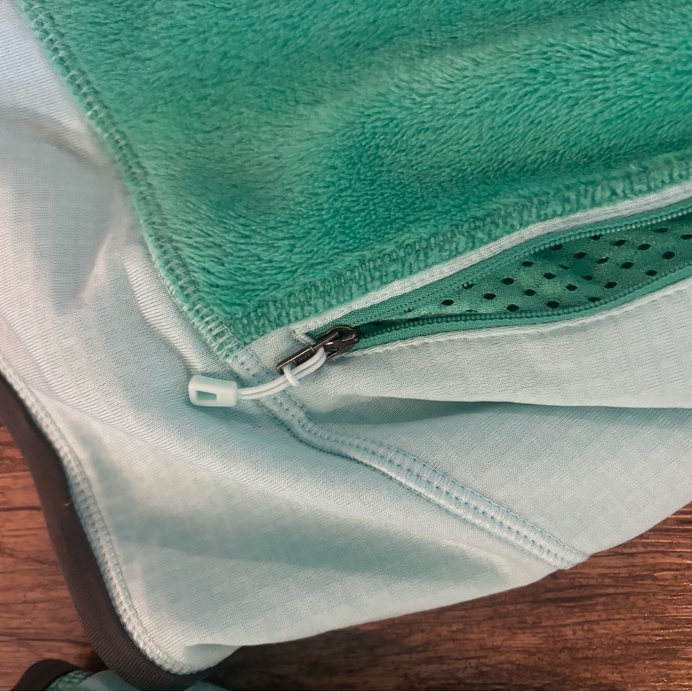 Patagonia Turquoise and Gray Fleece Jacket - Picture 5 of 5
